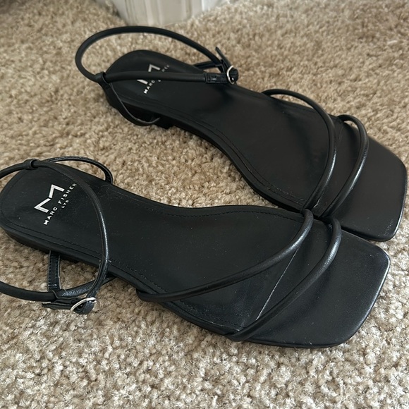 Marc Fisher black leather strappy Marg sandals Sz 71/2M - Picture 4 of 8